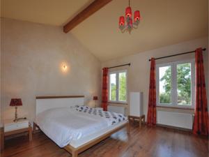 Hebergement Four-Bedroom Holiday Home in Malegoude : photos des chambres