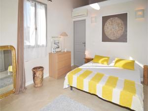 Appartement One-Bedroom Apartment in Vallabregues : photos des chambres