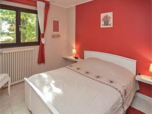 Hebergement Six-Bedroom Holiday Home in Bagnols-sur-Ceze : photos des chambres