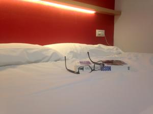 Eklo Hotels Le Mans : Chambre Double avec Serviettes, Wi-Fi et Télévision