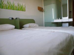 Hotel ibis budget Montauban Les Chaumes : Chambre Triple
