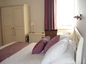 Hotel Logis Auberge Cote Jardin : photos des chambres