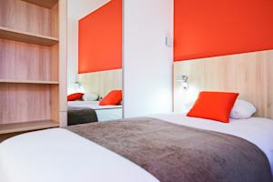 Hotel Kyriad Douai : Chambre Quadruple avec 1 Lit Double et 2 Lits Simples