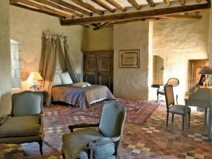 Hebergement Chateau De Charge : photos des chambres