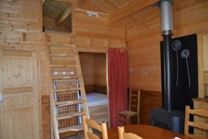 Hebergement Camping du Lac de la Seigneurie : Chalet 2 Chambres (4 Personnes)