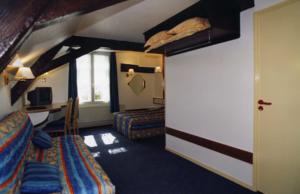 Hotel Les Trois Luppars : Chambre Quadruple avec Baignoire