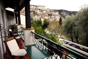 Hotel Auberge De La Madone : Chambre Double Provençale avec Balcon - Vue sur Vallée