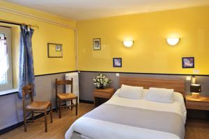 Hotel Logis Hostellerie Du Cheval Blanc : photos des chambres
