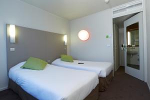 Hotel Campanile Argenteuil : Chambre Lits Jumeaux Supérieure (2 Lits Simples + 1 Lit Junior)