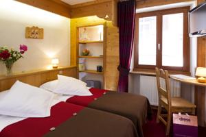 Hotel Logis La Croix-Saint-Maurice : Chambre Double Standard
