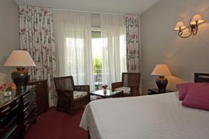 Grand Hotel de Solesmes : Chambre Double ou Lits Jumeaux - Vue sur Ville