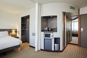 Hotel Novotel Suites Paris Rueil Malmaison : Suite Supérieure Lit Queen-Size avec Canapé-Lit