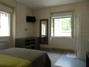 Hotel Du Royans : Chambre Double avec Toilettes Communes - Vue sur Montagne