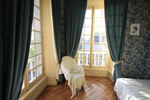 Chambres d'hotes/B&B Chateau de Vouilly : Chambre Familiale - Vue sur Jardin - Orangerie