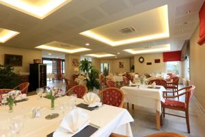 Hotel Spa Restaurant Le Provence : Chambre Quadruple avec Salle de Bains Privative