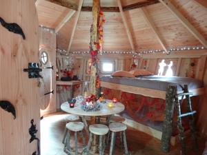 Hebergement Les Cabanes De Pyrene : Chambre Familiale avec Terrasse 