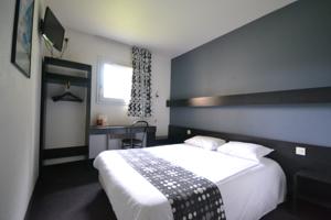 Best Hotel - Montsoult La Croix Verte : Chambres Adjacentes