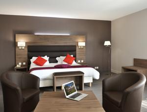 QUALYS-HOTEL Orleans Parc Hotel : Suite