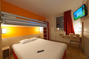 Hotel Premiere Classe Sens Nord- Saint Clement : Chambre Triple - 1 Lit Double & 1 Lit Simple