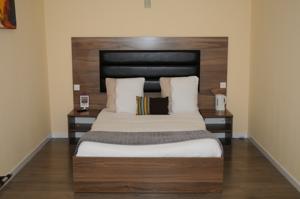 Akena Hotel Du Commerce : photos des chambres