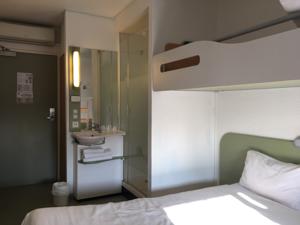 Hotel ibis budget Belfort Gare : photos des chambres