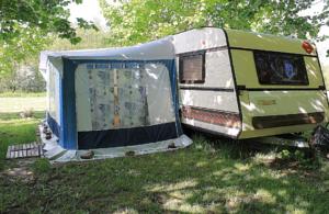 Hebergement camping de la vallee du doux : Caravane