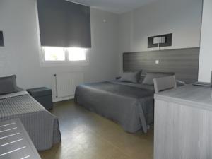Hotel Le Cerizay : Chambre Triple Confort - 1 Lit Simple + 1 Grand Lit Double