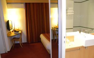 Hotel Best Western Uzes Pont du Gard : Chambre Lit Queen-Size Familiale