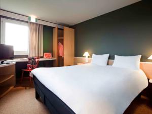 Hotel Ibis Provins : Chambre Triple Standard