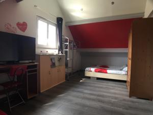 Hebergement Room near airport Roissy CDG : Chambre Red