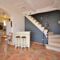 Hebergement Holiday Home Pertuis with a Fireplace 08 : photos des chambres