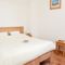 Appartement Two-Bedroom Apartment in Les Deserts : photos des chambres