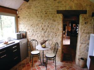 Hebergement Holiday Home Fleurac with Fireplace I : photos des chambres