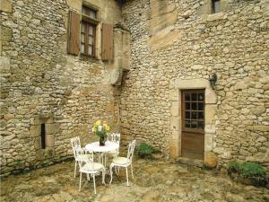 Hebergement Two-Bedroom Holiday Home in Auriac-du-Perigord : photos des chambres