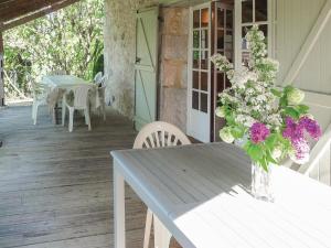 Hebergement Holiday Home St Astier St Astier : photos des chambres