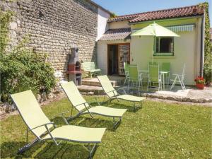 Hebergement Two-Bedroom Holiday Home in Salles les Aulnay : photos des chambres