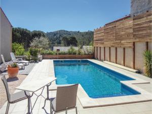 Hebergement Four-Bedroom Holiday Home in Paziols : photos des chambres