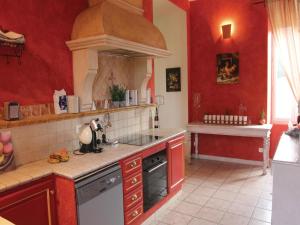 Hebergement Holiday Home Pont Saint Esprit with Fireplace 03 : photos des chambres