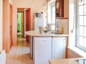 Hebergement Five-Bedroom Holiday Home in Volckernickhove : photos des chambres