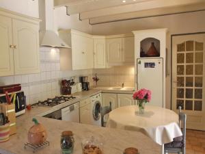 Hebergement Holiday Home Puy Saint Martin with a Fireplace 02 : photos des chambres