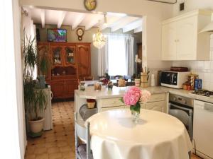 Hebergement Holiday Home Puy Saint Martin with a Fireplace 02 : photos des chambres