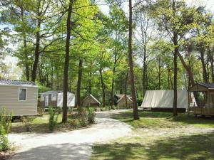 Hebergement Naturisme Heliomonde Camping Ile de France : photos des chambres