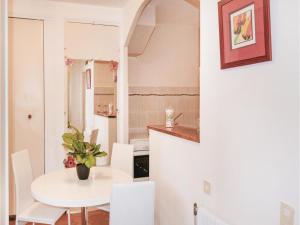 Appartement One-Bedroom Apartment in La Begude de Mazenc : photos des chambres