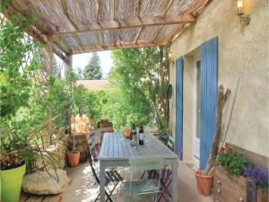 Hebergement Four-Bedroom Holiday Home in St Paul Trois Chateaux : photos des chambres