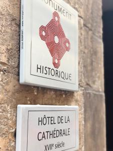 Hotel De La Cathedrale : photos des chambres