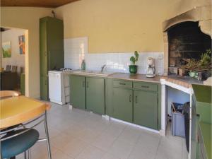 Hebergement Three-Bedroom Holiday Home in St-Hilaire-d'Ozlihan : photos des chambres