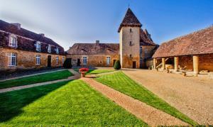 Hebergement Le Buisson-de-Cadouin Chateau Sleeps 10 Pool WiFi : photos des chambres