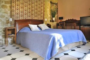 Hebergement Ruffiac Chateau Sleeps 15 Pool WiFi : photos des chambres