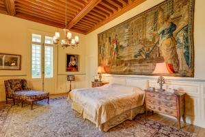 Hebergement Tocqueville-les-Murs Chateau Sleeps 10 WiFi : photos des chambres