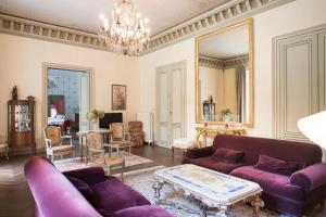 Hebergement Levernois Chateau Sleeps 20 Pool Air Con WiFi : photos des chambres
